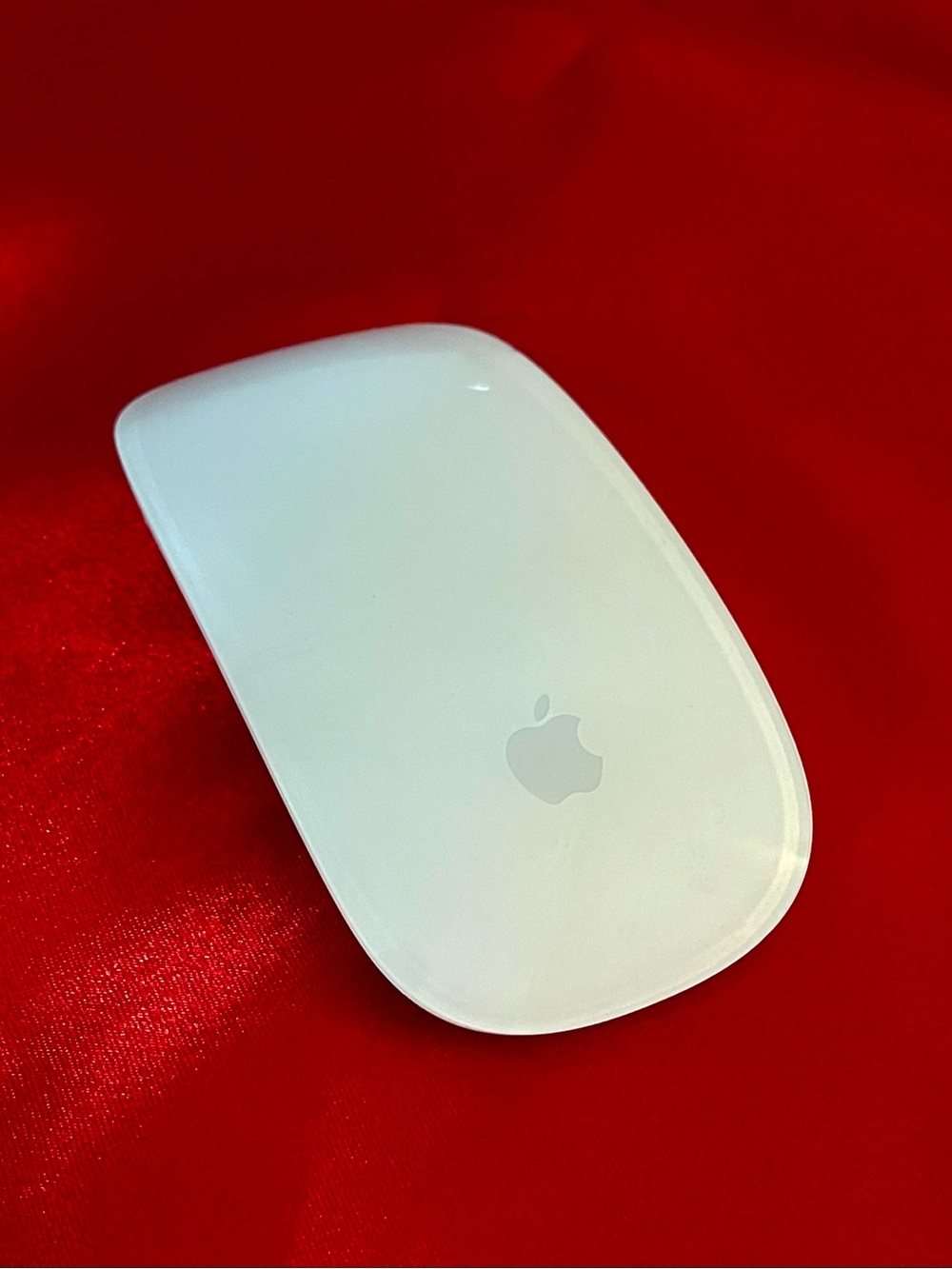 Apple White Wireless Magic Mouse with Glossy Multi-Touch Surface